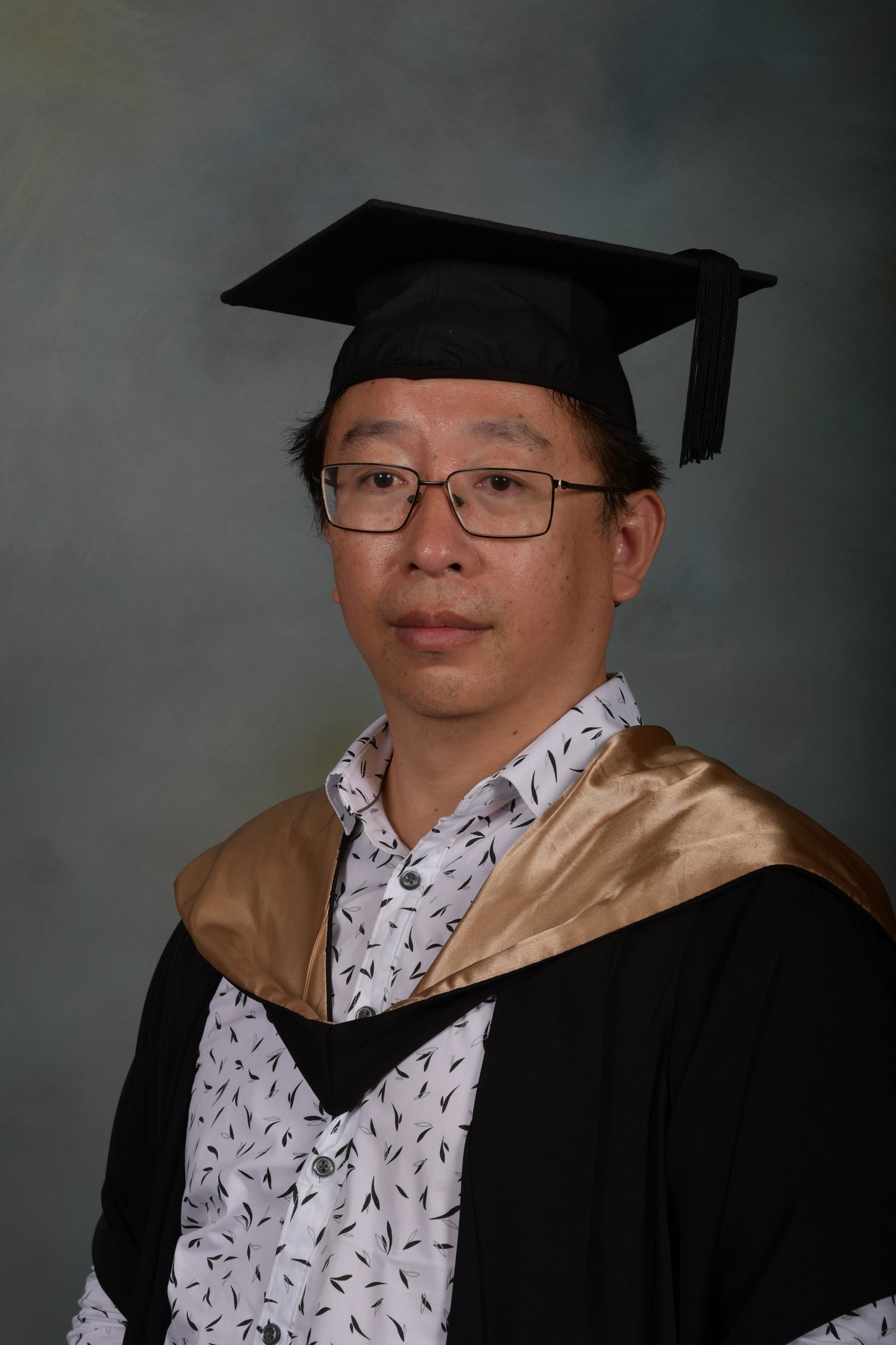 Chen Li wearing academic regalia